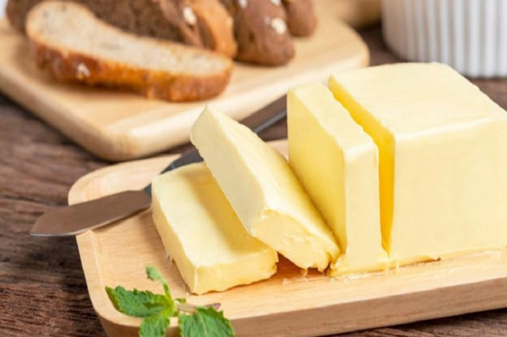 Kərə yağı sağlamlığa  necə təsir edir: hər gün yemək olarmı? 