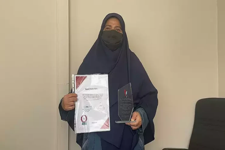 53 yaşında 13-cü diplomunu aldı