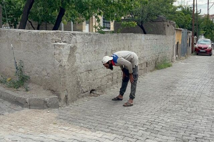 Yol polisini görən sürücü namaza başladı, cərimələndi - ŞOK VİDEO
