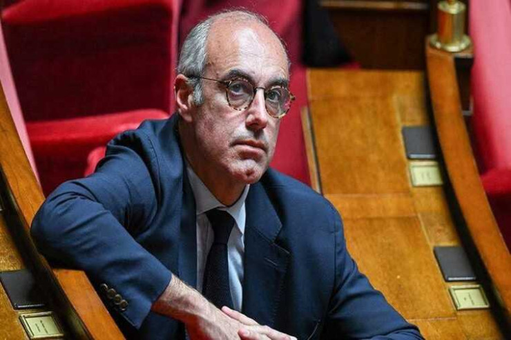 Makronu rüşvətdə ittiham edən partiya üzvünün asılmış meyiti tapıldı
