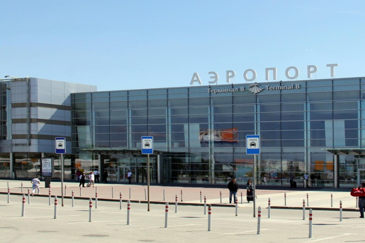 Rusiyada aeroportda ƏMƏLİYYAT: iki azərbaycanlının malları əllərindən alındı