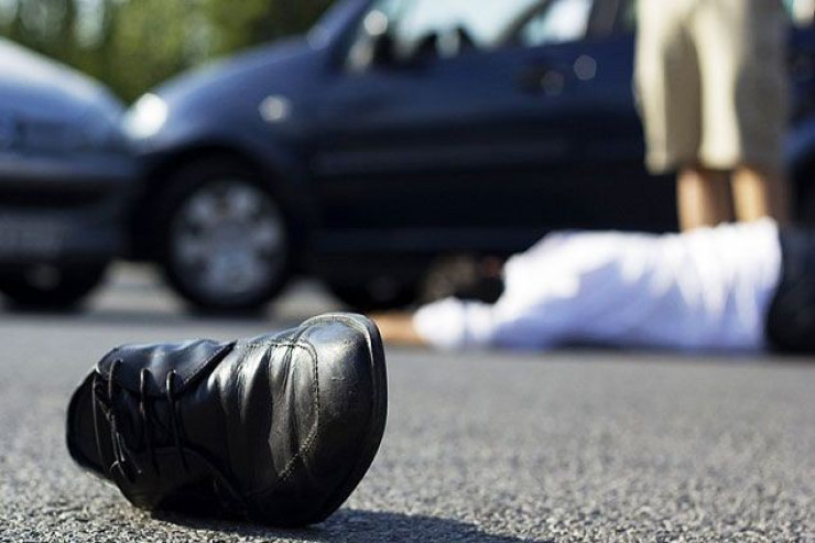Bakının mərkəzində yolu keçən piyadanı maşın vurub öldürdü