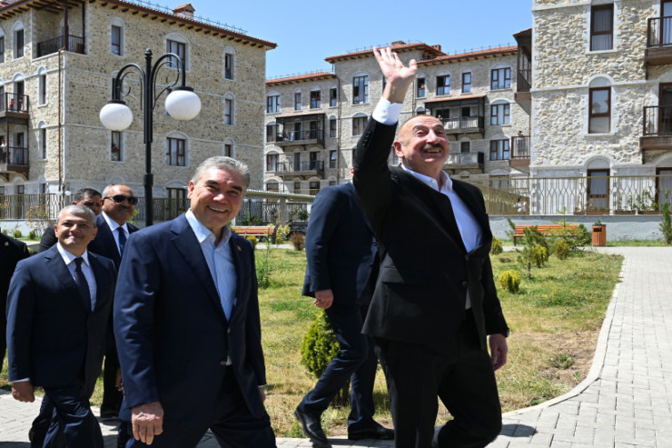 İlham Əliyev və Qurbanqulu Berdiməhəmmədov ŞUŞADA