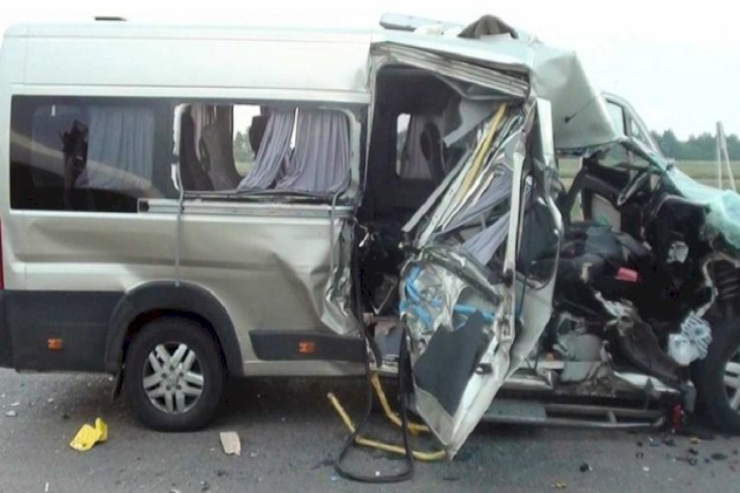Ucarda mikroavtobusla “TIR” toqquşdu