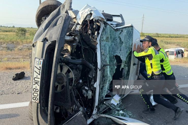 Ucar yolunda iki "Mercedes" toqquşdu, yaralılar var