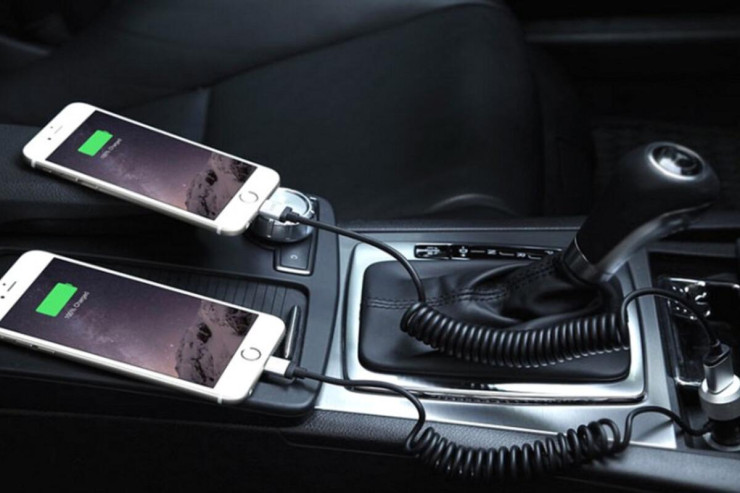 Avtomobildə smartfonu şarj etmək təhlükəlidir 