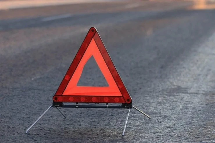 Abşeronda motosiklet yolu keçmək istəyən piyadanı vurdu 