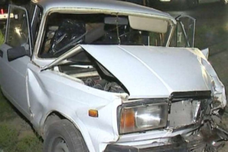 Bakıda "07" divara çırpıldı,  sürücü öldü