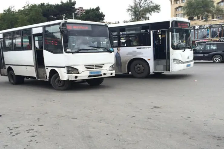 Bakıda 20-25 illik avtobuslarla sərnişin daşıyır - "İstidən bişirik” -VİDEO 
