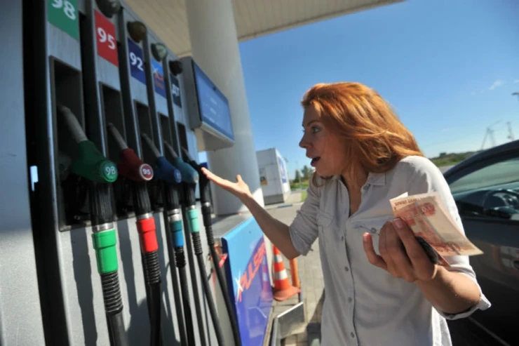 Benzinin ən ucuz və ən baha olduğu 10 ölkə: qiymətlər sizi şoka salacaq