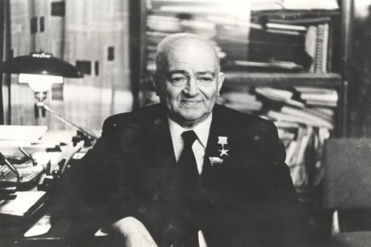  Mustafa Topçubaşov  kimdir? - Akademik, cərrah, pedaqoq 