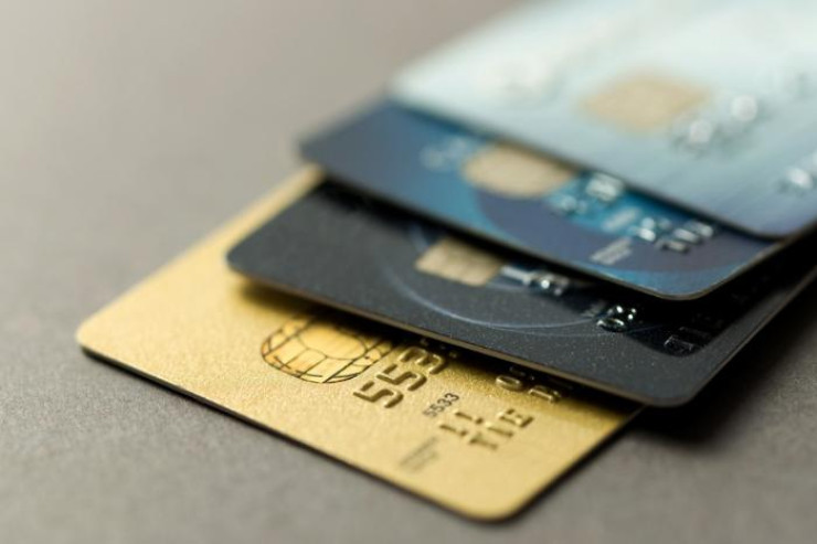 Dünən bank kartlarından 20 minə yaxın  pul oğurlanıb