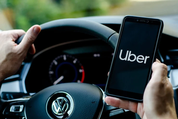 Azərbaycanda "Uber" və rəhbəri  külli miqdarda CƏRİMƏLƏNDİ