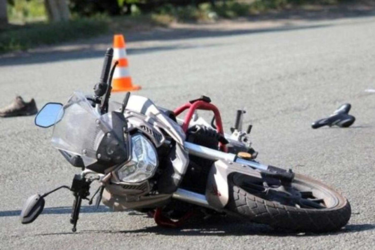 Zaqatalada motosiklet aşdı, ölən var