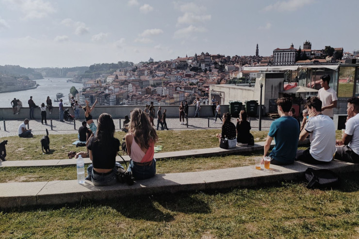 Məşhur turist şəhərində gecə saatlarında spirtli içki satışı  qadağan edildi