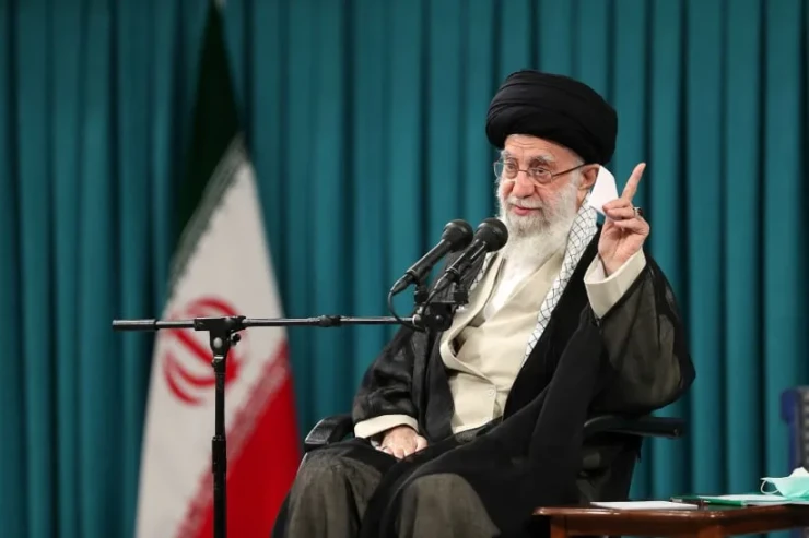 Xamenei hara yoxa çıxıb:   Tehran hakimiyyətin mümkün keçidinə  hazırlaşır?