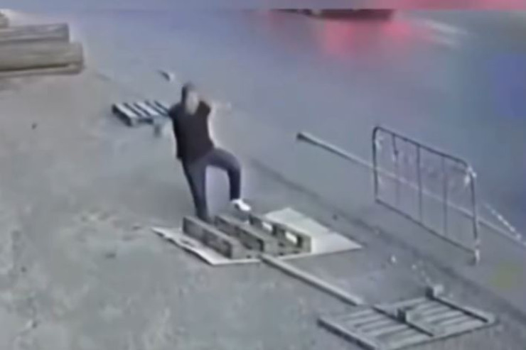 Bakıda kanalizasiyaya düşən Cümşüdün YENİ VIDEOSU 