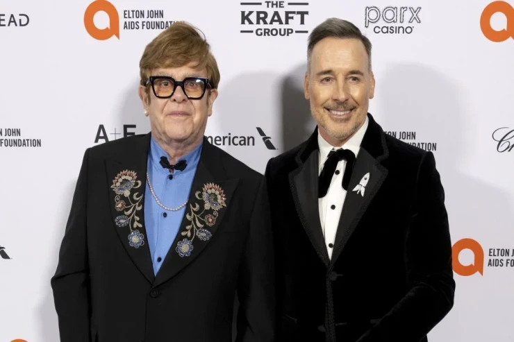 Elton Conun oğulları  hər iki ata ilə   ictimaiyyət qarşısına çıxdı