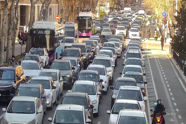 Bakının əksər yollarında tıxac var - SİYAHI 