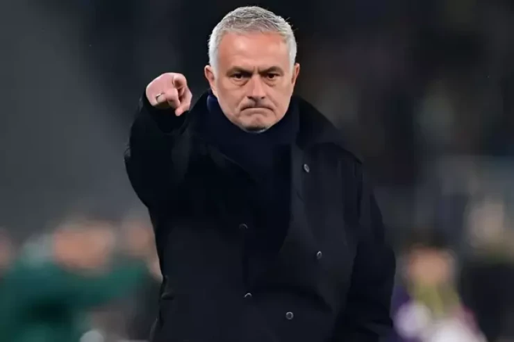 Mourinyo "Fənərbaxça"nın oyunçularının yarısını  göndərəcək