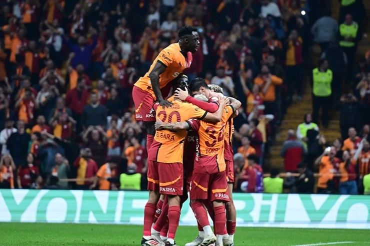 “Qalatasaray” "Antalyaspor"u darmadağın etdi 