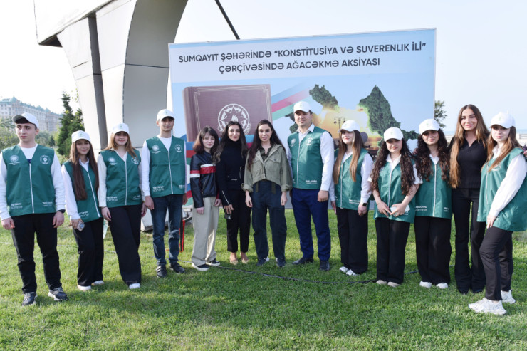 Leyla Əliyeva və Arzu Əliyeva Sumqayıtda ağacəkmə aksiyasında