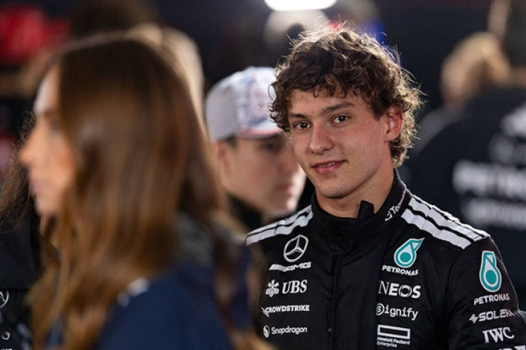“Formula - 1”: 18 yaşlı “Mercedes” sürücüsündən yeni dünya REKORDU