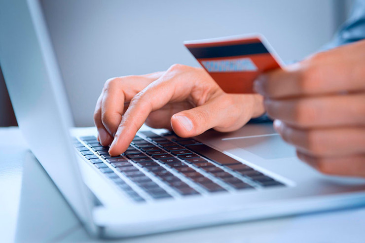 Bank kartlarından 11 min manatdan çox pul oğurlandı