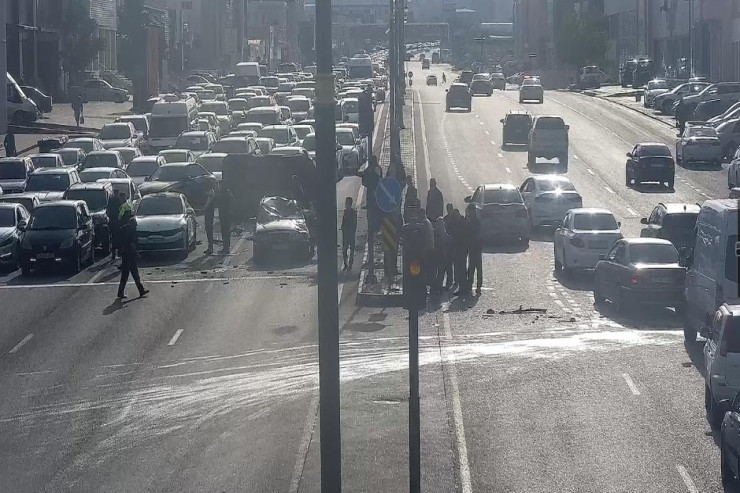 Bakıda qəza nəqliyyat sıxlığı yaratdı