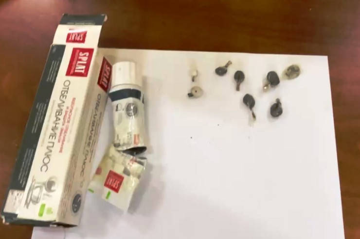 Bakıda həbsxanaya diş pastasının içində narkotik keçirmək istədilər