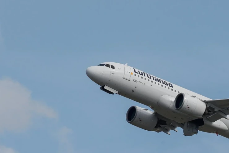 Sərnişin təyyarəsi 10 dəqiqə pilotsuz uçdu 