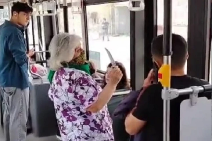 Bakıda avtobusda TƏHLÜKƏLİ ANLAR  - Bıçaqlı qadının ŞOK VİDEOSU 