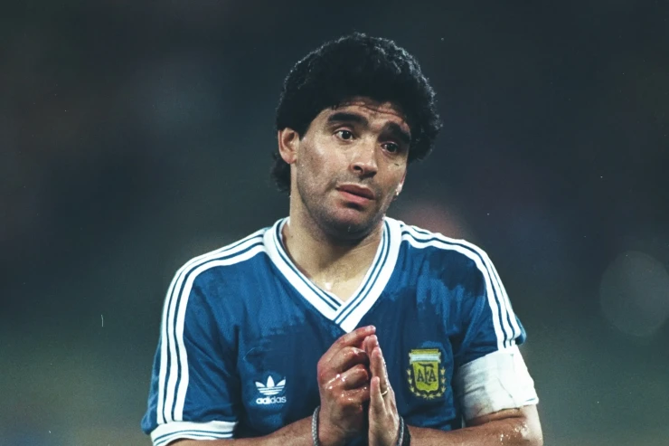 Məşhur müğənni Maradonanın öldüyünü indi bildi