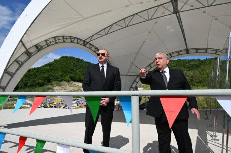 Prezident avtomobil yolundakı işlərlə tanış oldu -FOTOLENT