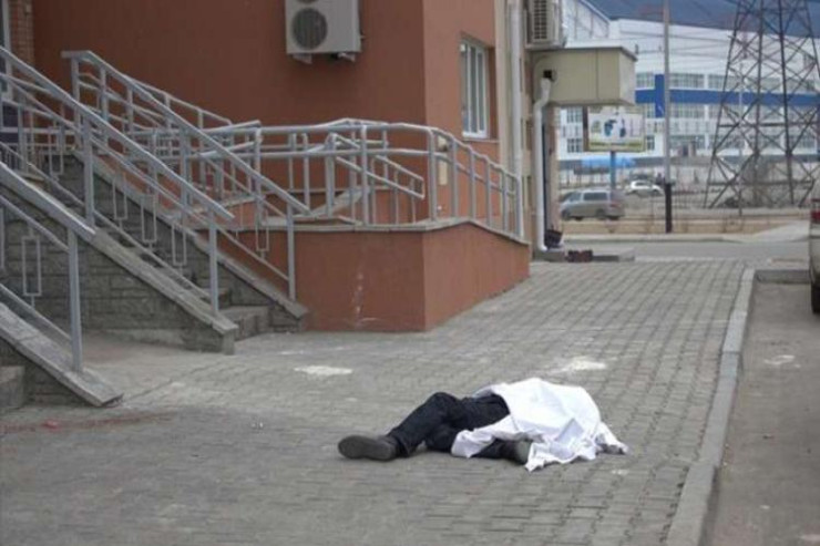 Bakıda kişi evdə yıxılıb öldü 