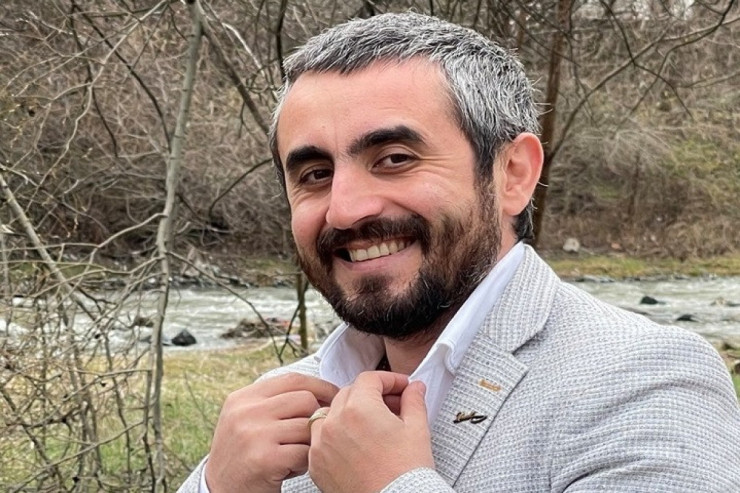 Tanınmış bloger 50 MANATA NARKOMAN axtarır