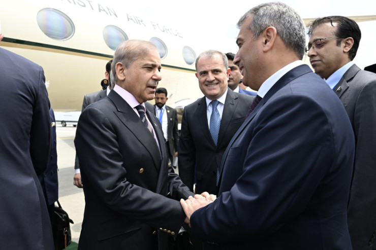 Şahbaz Şərifin təyyarəsi birbaşa Laçına endi - FOTOLENT