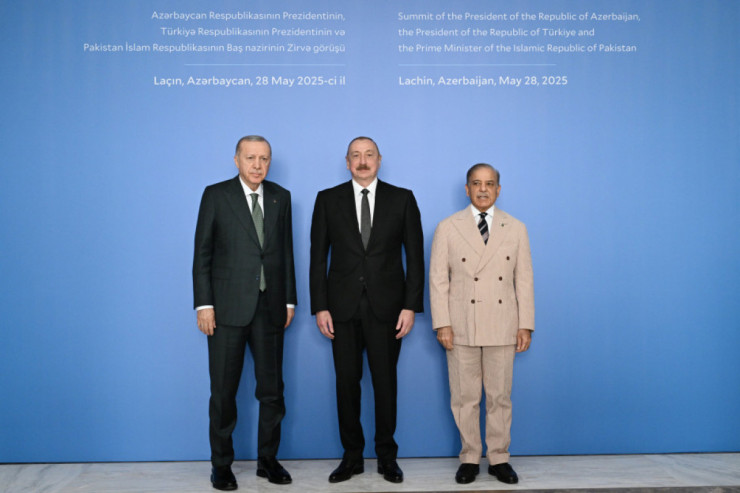 Laçında tarixi Zirvə görüşü:  Yeni geosiyasi ittifaqın təməlini qoyuldu