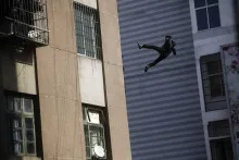 Abşeronda DƏHŞƏT:  tələbə binadan yıxılıb  öldü - VİDEO -YENİLƏNİB 