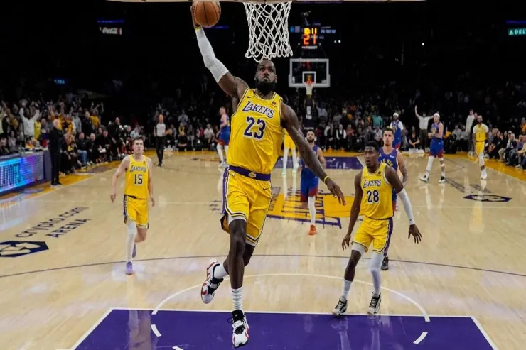 Dünya rekordu:  Əfsanəvi klub ağlasığmaz qiymətə  satıldı