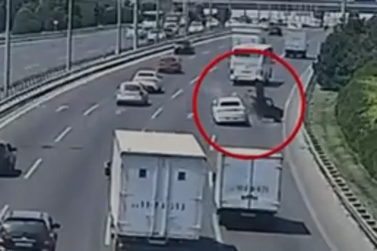 Bakıda diqqətsizlikdən baş verən qəzaların VİDEOSU YAYILDI 