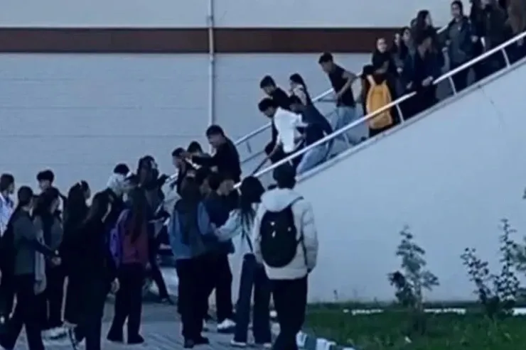 Məktəbə basqın edib  şagirdi döydülər 