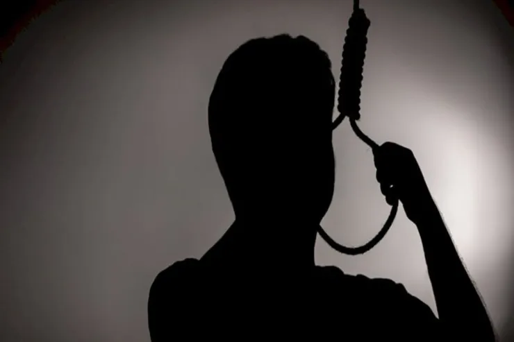 İşdən çıxarılan direktor özünü asdı 