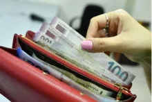 Bakıda musiqi məktəbində  ŞOK OĞURLUQ: qız müəlliməsinin pullarını  sevgilisi ilə xərclədi