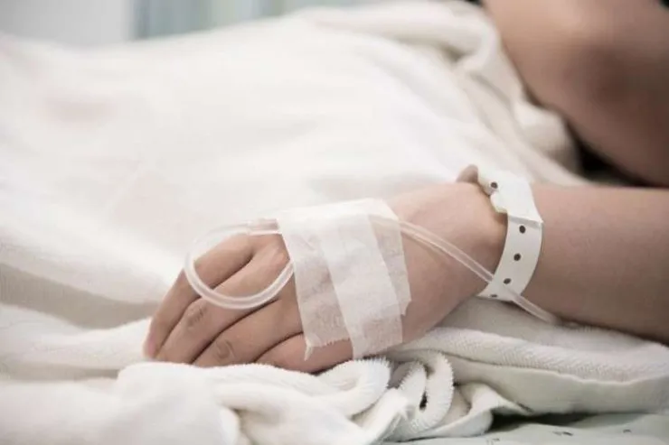 Bakıda qadın qidadan zəhərlənib  öldü