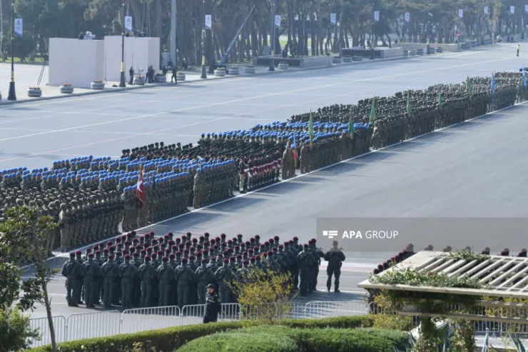 Bakıda hərbi parad keçirilir - CANLI  - YENİLƏNİB 