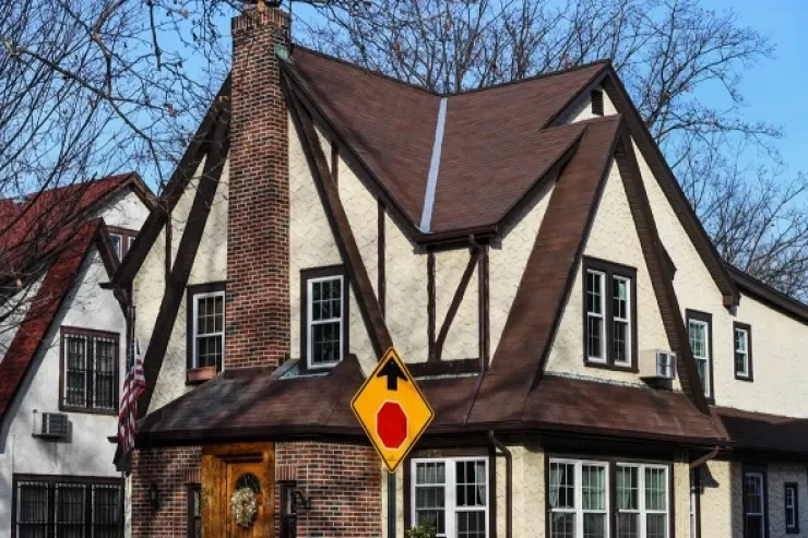 Trampın uşaqlıq evi satılır 