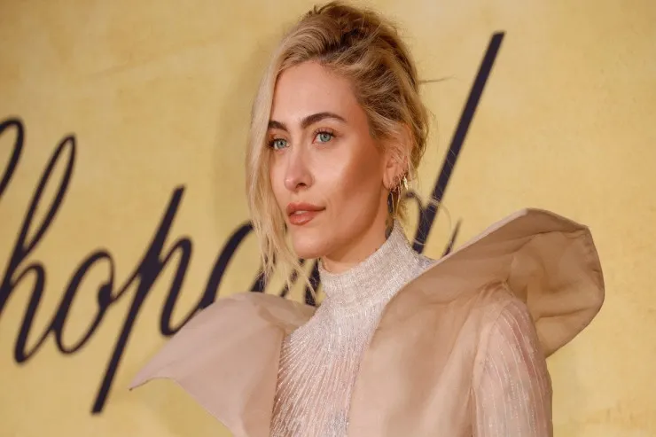 Maykl Ceksonun qızının narkotikə görə burnundan dəlik  açılıb: "İçindən makaron keçir" 