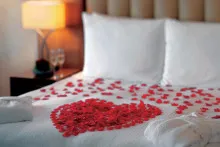 Bakıda ŞOK OLAY : oğlan oteldə sevgilisini  qarət etdi