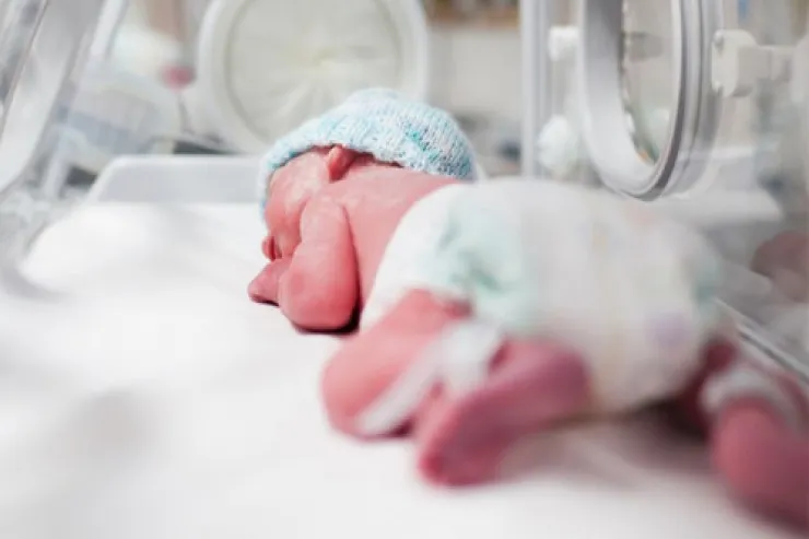 Vaxtından əvvəl doğulan körpələri  necə qorumalı? - Həkimlə müsahibə 
